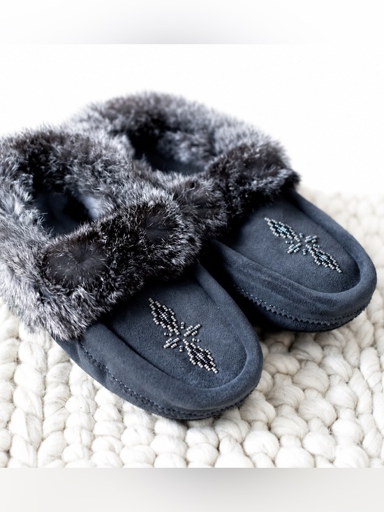 Manitobah Mukluks Shoes - Manitobah Mukluks Traveller Suede Fur Moccasins Charcoal Crepe Sole Size 7